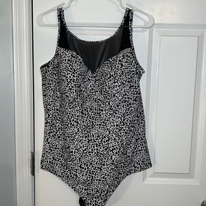 Torrid size 3 bathing suit black and white with mesh